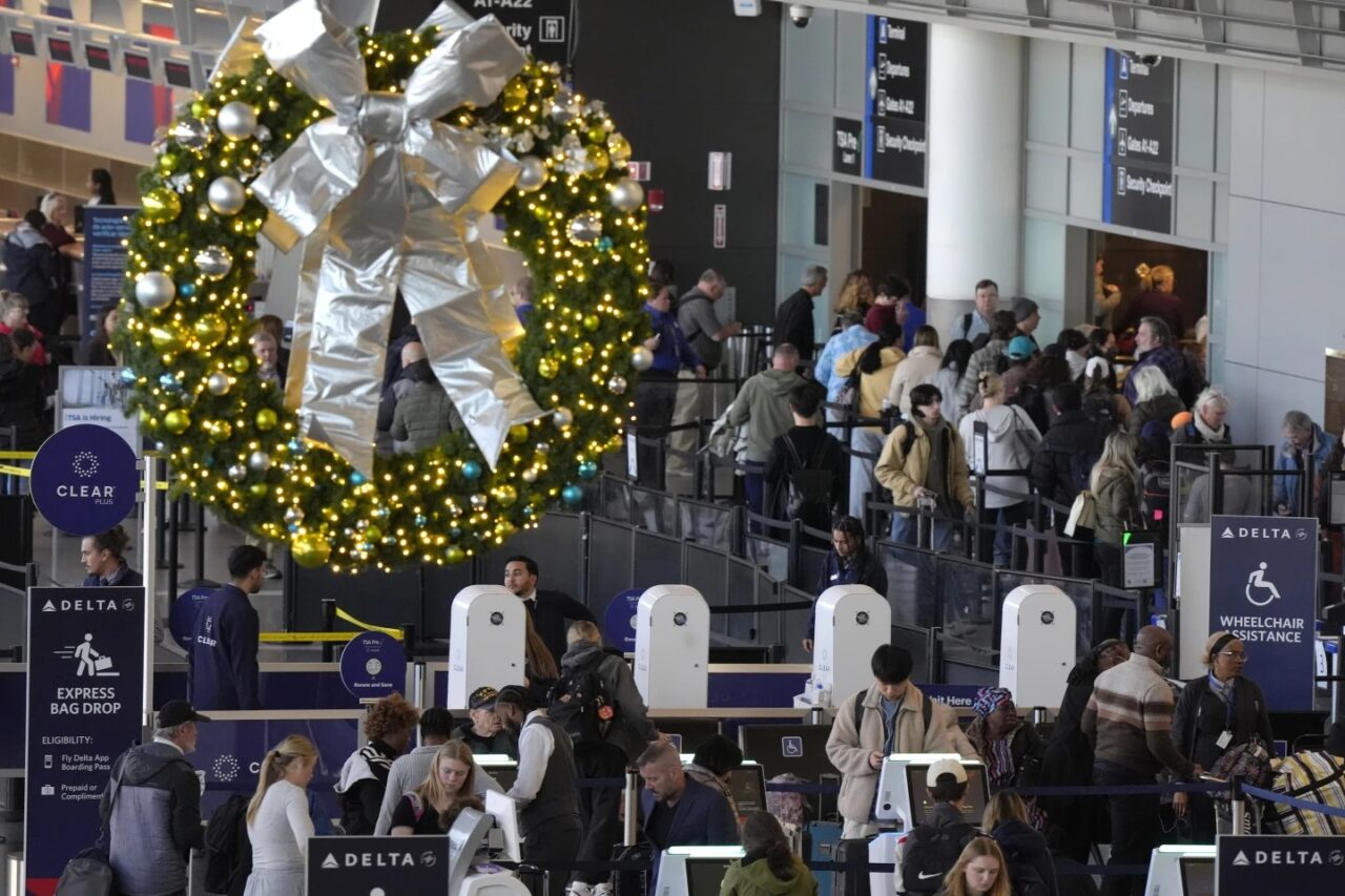 airport Thanksgiving travel