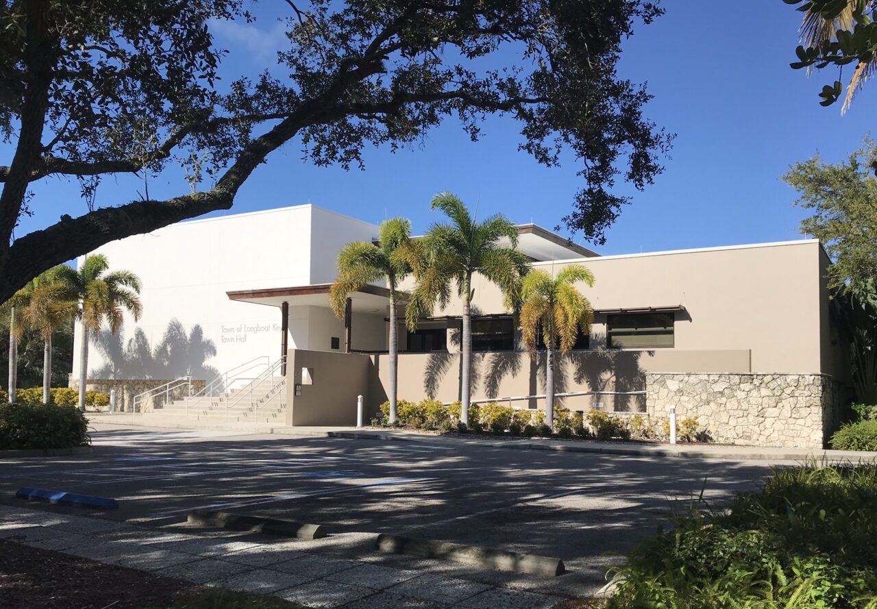 Longboat_Key_Town_Hall_(Guy_Peterson,_Architect,_FAIA)